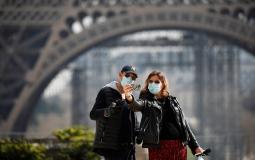 فرنسا تفرض وضع الكمامة في المناطق المزدحمة للحد من الإصابة بكورونا
