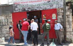 قوات الاحتلال تخطر مركز معلومات وادي حلوة – سلوان بإزالة بوابته