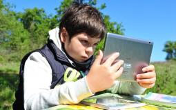 خبراء يحذرون من خطورة تعرض الأطفال للاستقواء عبر الانترنت