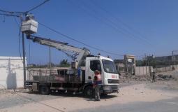 اصلاح شبكة الكهرباء نتيجة استهداف مركز سعيد المسحال بغزة