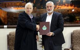 حماس تسلم ردها بشأن الانتخابات لرئيس لجنة الانتخابات المركزية حنا ناصر