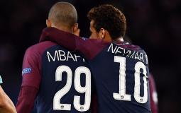 لاعبا فريق باريس سان جيرمان البرازيلي نيمار دا سيلفا والفرنسي كيليان مبابي