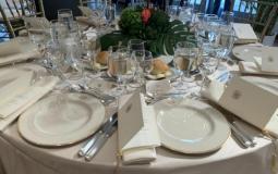 طاولة طعام في جلسة الأمم المتحدة