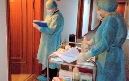 أطباء يتواصلون هاتفيا فقط مع عوائلهم