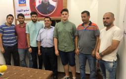 عضو المجلس الأعلى للشباب والرياضة عبد السلام هنية يكرم عائلة الشهيد عاهد زقوت