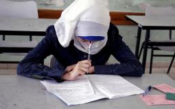طالبة تقدم امتحانات الثانوية العامة في غزة - أرشيفية