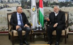 رئيس المكتب السياسي لحركة حماس إسماعيل هنية مع مبعوث الأمم المتحدة نيكولاي ملادينوف - ارشيفية