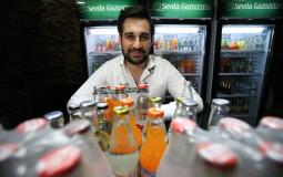 محل تركي يقدم لزبائنه أكثر من 100 مشروب غازي