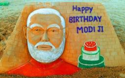 احتفالات بعيد ميلاد رئيس وزراء الهند ناريندرا مودي