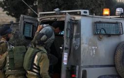 قوات الاحتلال تعتقل فلسطينيا
