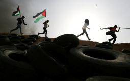 شبان عند الحدود الشرقية لقطاع غزة مع إسرائيل -ارشيف-