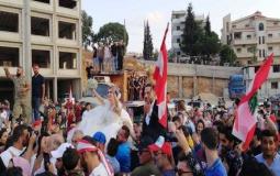 عروسان في المظاهرات اللبنانية