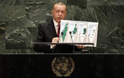 الرئيس التركي رجب طيب اردوغان يرفع خريطة فلسطين في الأمم المتحدة