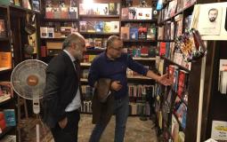 أبو سيف يتفقد عددًا من دور النشر في مدينة نابلس