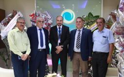 جامعة الأزهر بغزة تقدم التهنئة لمدير عام إقليم غزة بشركة الاتصالات الفلسطينية