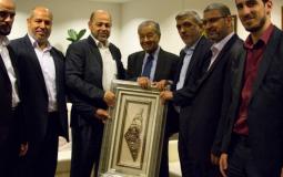 وفد حماس يلتقي رئيس الوزراء الماليزي مهاتير محمد في كوالالمبور