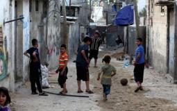 أطفال يلعبون في أحد مخيمات غزة الفقيرة