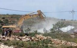 آليات الاحتلال الاسرائيلي تجرف أرض زراعية في الضفة الغربية المحتلة