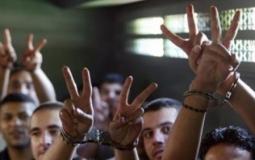 الأسرى الفلسطينيين داخل السجون الإسرائيلية