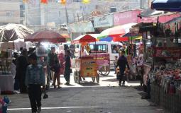 بلدية النصيرات تبدأ بتنظيم الشوارع الرئيسية ونقل البسطات