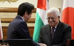 جانب من لقاء الرئيس محمود عباس مع رئيس الوزراء الياباني