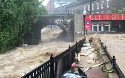  الفيضانات تلتهم السيارات في شوارع أمريكا