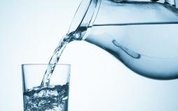 11 فائدة لشرب المياه على معدة خاوية صباحا