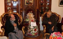 محافظ غزة ابراهيم ابو النجا يزور كنيسة الروم الأثوذكس في غزة