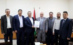 المستشار عابد يتسلم دليل الإجراءات الموحد للمحاكم النظامية