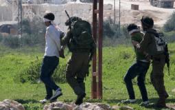 جنود الاحتلال يعتقلون شبان فلسطينيون
