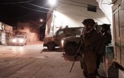 بريجية : الاحتلال يخطر 4 منازل ومسجدين بالهدم في الضفة