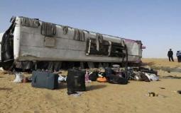 انقلاب حافلة مصرية على الطريق الصحراوي في أسوان 