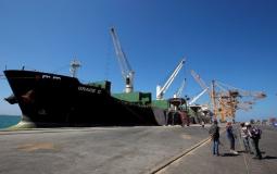 شركة نفط اليمن تعلن وصول سفينة محملة بالبنزين لميناء الحديدة