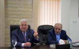 الرئيس الفلسطيني محمود عباس خلال زيارته مقر المخابرات العامة