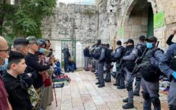قوات الاحتلال تعتدي على المصلين في المسجد الأقصى