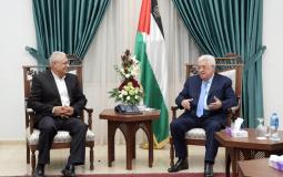 الرئيس الفلسطيني محمود عباس مع مازن غنيم 