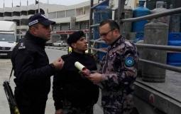 الشرطة والدفاع المدني يطلقان حملة لمتابعة مركبات نقل الغاز في الخليل