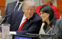 نيكي هيلي تجلس إلى جوار الرئيس الأمريكي دونالد ترامب -صورة أرشيفية-