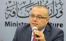 وزير الثقافة عاطف أبو سيف