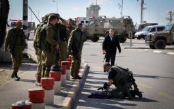 قوات الاحتلال تعتقل مواطناً فلسطينياً.jpg