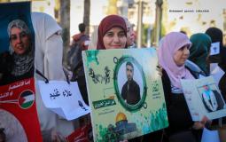 سلسلة بشرية برام الله دعمًا للأسرى في سجون الاحتلال