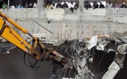 جرافات الاحتلال تهدم مغسلة سيارات بالقدس