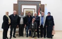 لقاء الرئيس عباس بعائلة الشهيد أيمن حامد