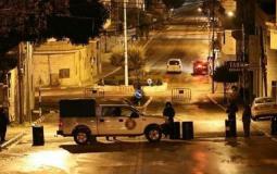 حاجز ليلي للشرطة الفلسطينية بالضفة الغربية