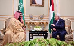 الرئيس محمود عباس خلال لقائه مع ولي العهد السعودي محمد بن سلمان الاسبوع الماضي