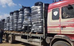 الاحتلال يدخل إطارات السيارات 'الكاوتشوك' الى غزة