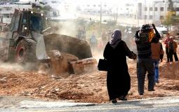جرافاة تهدم منزل لعائلة فلسطينية في القدس