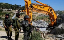 قوات الاحتلال تهدم ثلاثة بركسات جنوب نابلس 