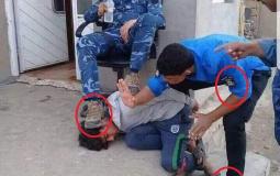 حقيقة صورة ضابط الشرطة الذي يضع قدمه على رأس طفل
