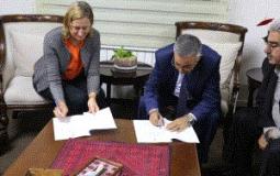 حسين الاعرج يوقع اتفاقية 
